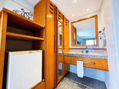 A cozinha ou kitchenette de Hosts BR - Flat de Frente para o Mar na Beira Mar