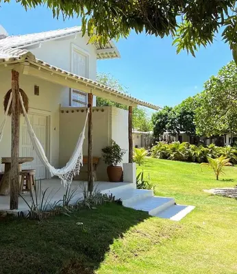 Um jardim no exterior de KANAHA BEACH VILLA