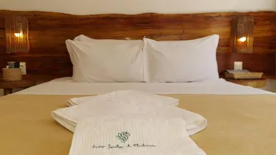 Uma cama ou camas num quarto em Suítes Jardins de Flecheiras