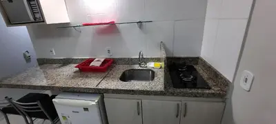 A cozinha ou kitchenette de 102 Lindo Flat mobiliado na Praia de Iracema