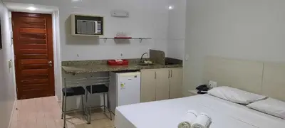 A cozinha ou kitchenette de 102 Lindo Flat mobiliado na Praia de Iracema