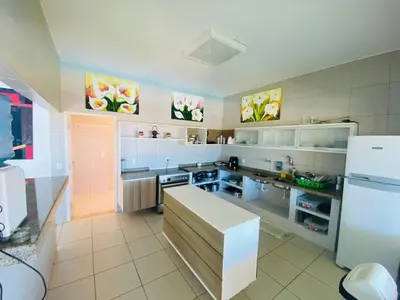 A cozinha ou kitchenette de San Valentino Porto das Dunas by DS Imóveis