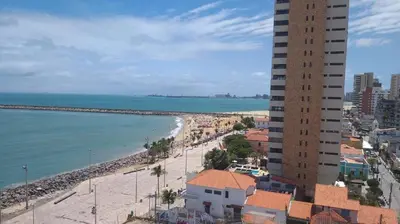 Uma vista do mar geral ou uma vista do mar a partir do apartamento