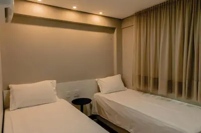 Uma cama ou camas num quarto em Riviera Beach Place And Manhattan Golf Residence Up to 6 Adults and 3 Children