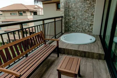 Uma varanda ou terraço em Riviera Beach Place And Manhattan Golf Residence Up to 6 Adults and 3 Children