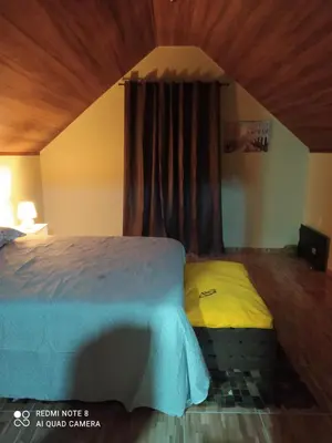 Uma cama ou camas num quarto em Guaramiranga-ce Chalé do Rei