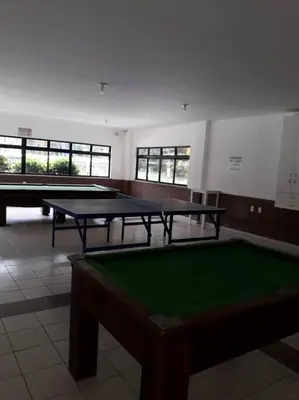 Uma mesa de bilhar em Lindo Apartamento na Praia do Futuro