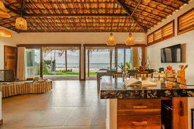 Uma televisão e/ou sistema de entretenimento em Casa ADOBE Preá - FRENTE MAR!