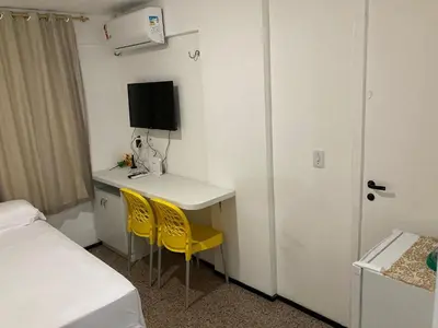 Uma televisão e/ou sistema de entretenimento em 104 Apart mobiliado vista mar Praia de Iracema