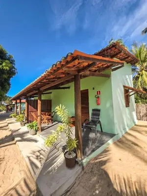 Um jardim no exterior de Chalé Brisa da Lagoa