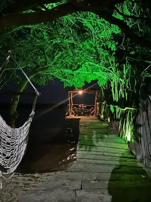 Um jardim no exterior de Chalé Brisa da Lagoa