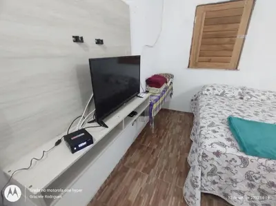Uma televisão e/ou sistema de entretenimento em Suíte GUARAMIRANGA no Sítio