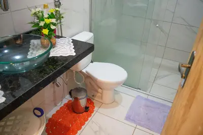 Uma casa de banho em Casa perto da Praia Canto da Barra em Fortim CE