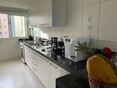 A cozinha ou kitchenette de Conforto e Lazer no Golf Ville Resort Alto Padrão