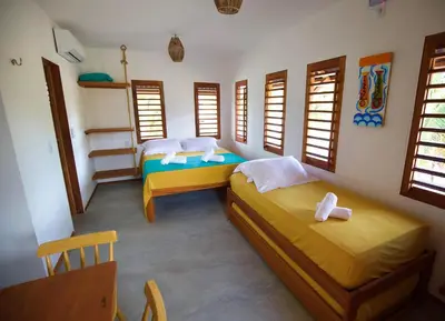 Uma cama ou camas num quarto em Maluhia Lofts