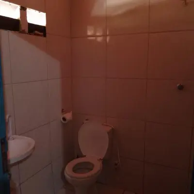 Uma casa de banho em Recanto Silvia Timbó