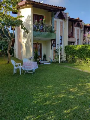 Um jardim no exterior de Chalé para temporada no Centro de Guaramiranga