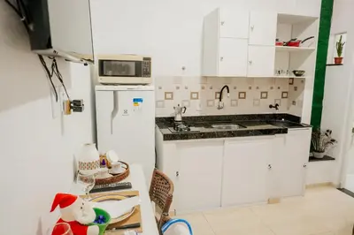 A cozinha ou kitchenette de Studio à 400m mar,cozinha completa, wi-fi 95mbs ideal para casais