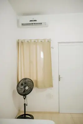 A planta de Studio à 400m mar,cozinha completa, wi-fi 95mbs ideal para casais