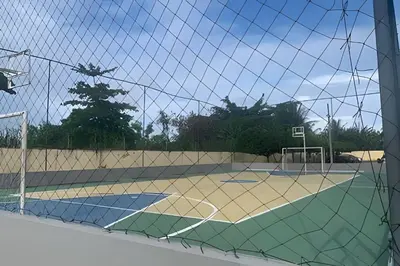 Comodidades para jogar ténis e squash em Hosts BR - Apartamentos funcionais ou nas proximidades