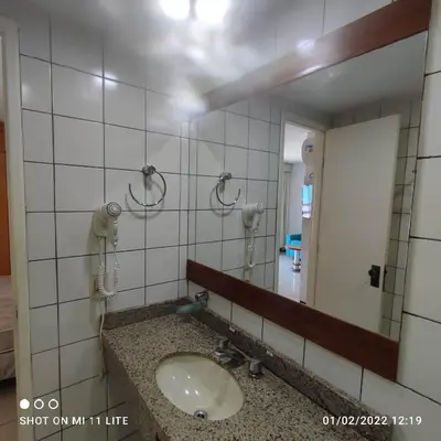 Uma casa de banho em 8 VISTA MAR, MEIRELES, PRAIA MANSA