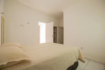 Uma cama ou camas num quarto em Porto das Dunas Casa Temporada Estilo e Conforto 2