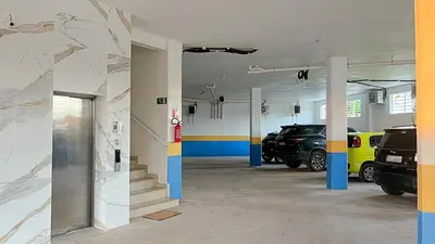 A planta de 2 QUARTOS em CONDOMÍNIO TRANQUILO com PISCINA Estacionamento coberto – PARQUINHO para CRIANCAS - Cozinha Completa, VENTILADO, nascente, AR CONDICIONADO – 800m da praia do PORTO DAS DUNAS e BEACH PARQUE - Ceará