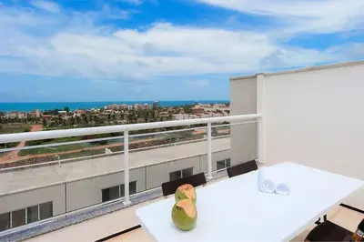 Uma varanda ou terraço em Beach Townhouses #C6 - Triplex por Carpediem