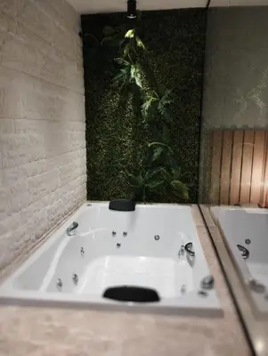 Uma casa de banho em HOTEL KICHARME PONTAL