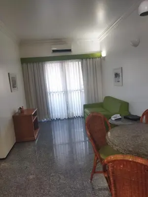 Uma área de estar em Lindo Flat no MEIRELES LCFLATS1102