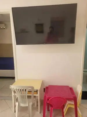 Uma televisão e/ou sistema de entretenimento em MB07101 - Morro Branco - Térreo - 3 quartos - 2 suites - churrasqueira