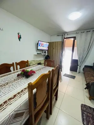 Uma televisão e/ou sistema de entretenimento em Aluguel Apto. Triplex Guaramiranga.