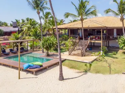 A piscina em ou perto de Villa Guaiuba linda casa com piscina e vista por mar !