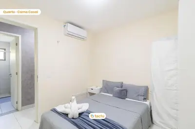 Uma cama ou camas num quarto em Térreo completo e gigante VG Sun Cumbuco por Tactu