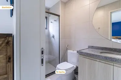 Uma casa de banho em Lindo térreo ao lado da piscina no VG Sun Cumbuco