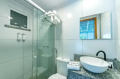 Uma casa de banho em Antiquus ApartHotel