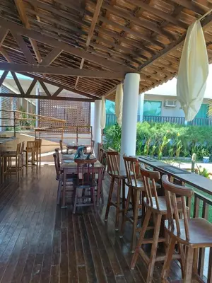 Um restaurante ou outro lugar para comer em Paradise Beach