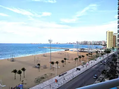 Uma vista do mar geral ou uma vista do mar a partir do apartamento