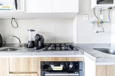 A cozinha ou kitchenette de Apto com linda varanda no VG Sun Cumbuco por Tactu