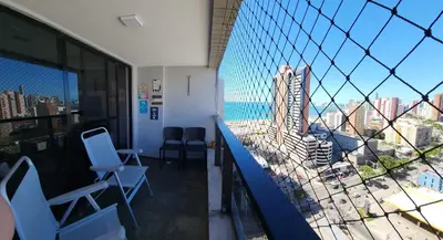 Uma vista do mar geral ou uma vista do mar a partir do apartamento