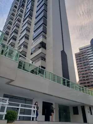 O edifício onde o apartamento está situado