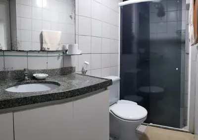 Uma casa de banho em Flat Via Venetto Apto1505