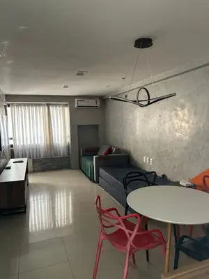 Uma área de estar em Lindo apartamento a poucos passos da praia. Vem Fortalezear!