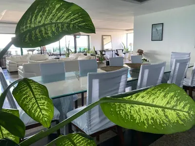 Uma área de estar em Apartamento Oceano Praia Fortaleza