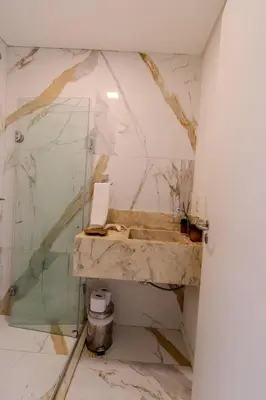 Uma casa de banho em Mandara Lanai Apartamento Bangalô