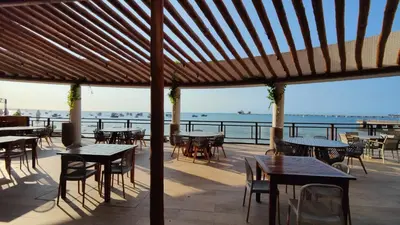 Uma vista do mar geral ou uma vista do mar a partir do apartamento