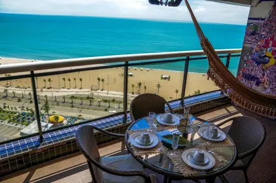 Uma vista do mar geral ou uma vista do mar a partir do apartamento