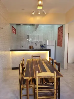 A cozinha ou kitchenette de Duplex de 2 quartos com ar condicionado , piscina e estacionamento