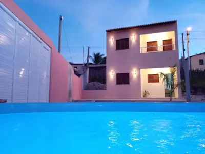 A piscina em ou perto de Duplex de 2 quartos com ar condicionado , piscina e estacionamento