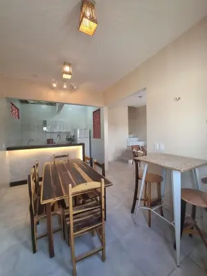 A cozinha ou kitchenette de Duplex de 2 quartos com ar condicionado , piscina e estacionamento